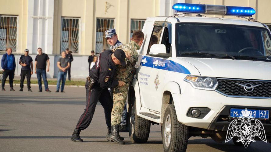В Кирове росгвардейцы приняли участие в гарнизонном инструктаже