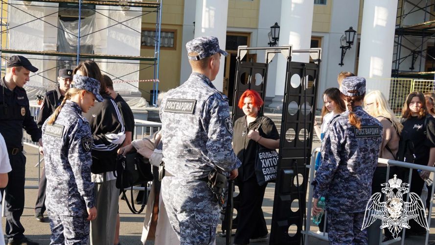 Росгвардейцы обеспечили охрану правопорядка в общегородской День знаний