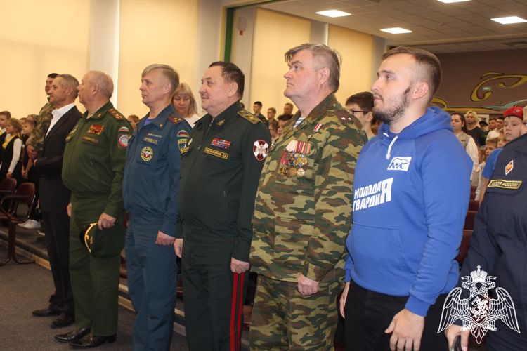 В Кирове росгвардейцы поддержали проект пожарно-спасательного юридического полицейского колледжа «КаДетство»