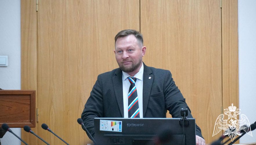 Глава администрации города Кирова наградил росгвардейцев за подготовку молодежи к военной службе