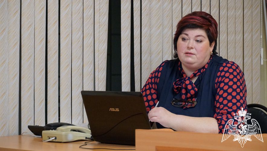 В Кирове представитель общества «Знание» рассказала росгвардейцам о мерах господдержки семей в РФ 