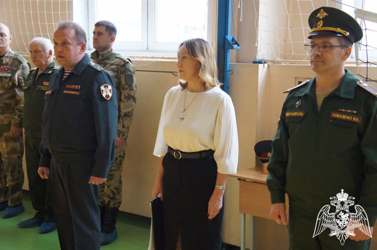 В Кирове росгвардейцы приняли присягу у подшефных кадет