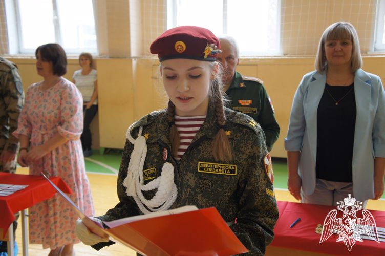 В Кирове росгвардейцы приняли присягу у подшефных кадет