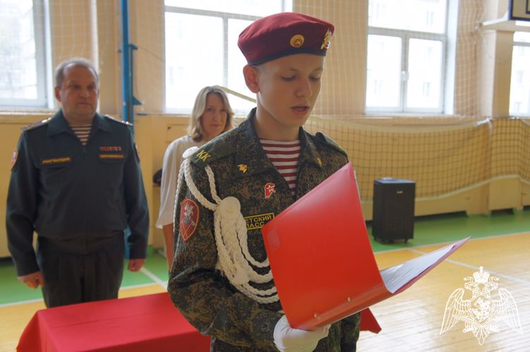 В Кирове росгвардейцы приняли присягу у подшефных кадет