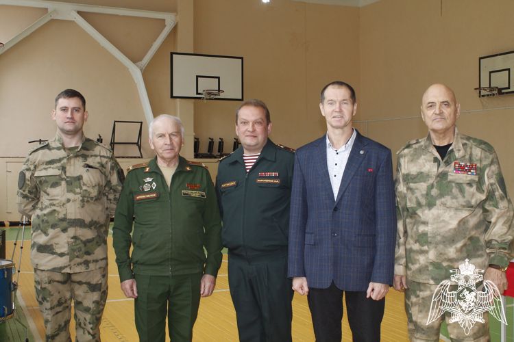 В Кирове росгвардейцы приняли присягу у подшефных кадет