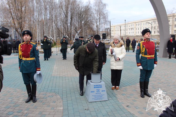 Руководство кировской Росгвардии приняло участие в открытии памятника, посвященного трудовому подвигу жителей областного центра в годы ВОВ