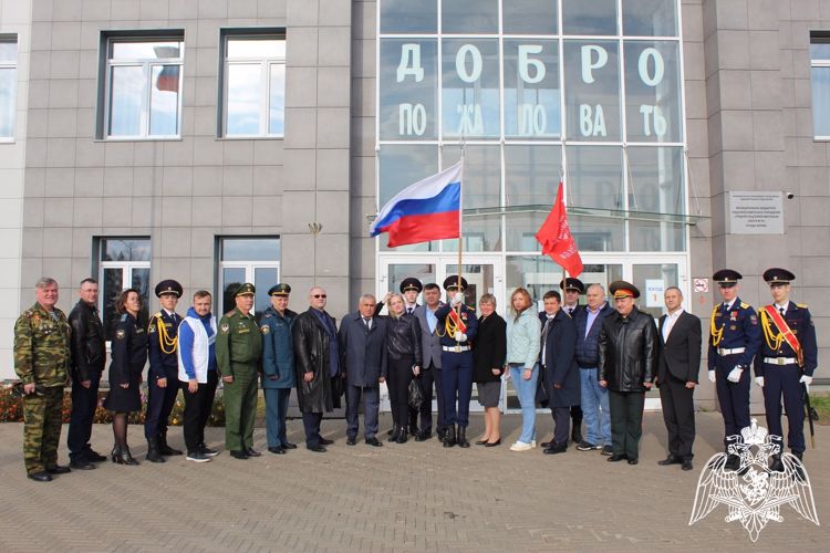 В Кирове росгвардейцы поддержали проект пожарно-спасательного юридического полицейского колледжа «КаДетство»
