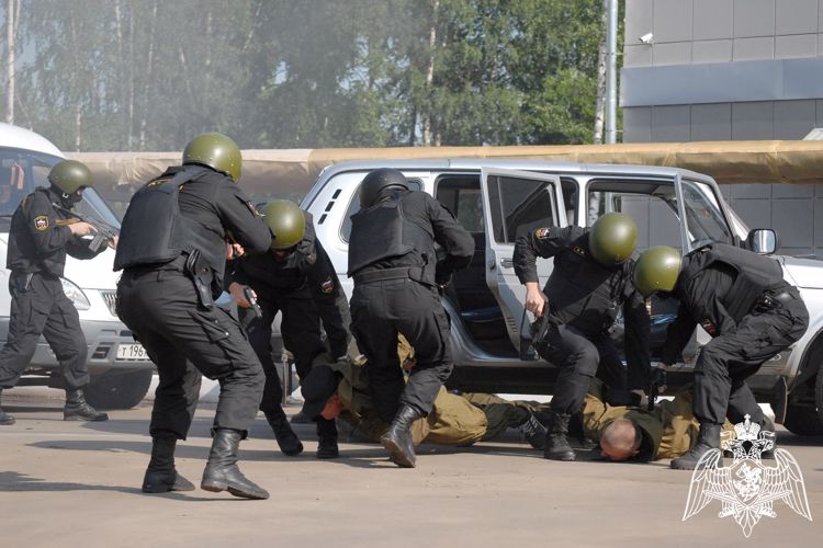 Генерал армии Виктор Золотов поздравил сотрудников и ветеранов с 35-й годовщиной образования отрядов ОМОН