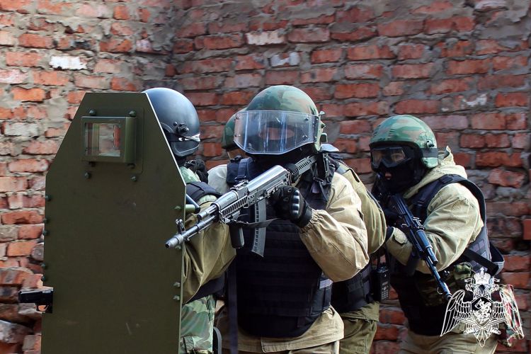 Генерал армии Виктор Золотов поздравил сотрудников и ветеранов с 35-й годовщиной образования отрядов ОМОН
