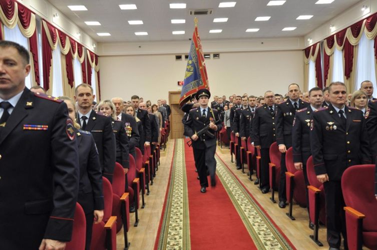 Начальник Управления Росгвардии по Кировской области поздравил сотрудников органов внутренних дел РФ с их профессиональным праздником