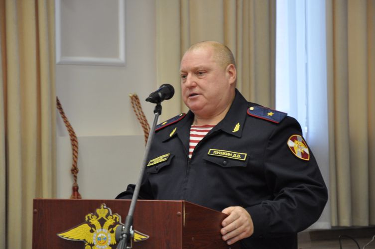 Начальник Управления Росгвардии по Кировской области поздравил сотрудников органов внутренних дел РФ с их профессиональным праздником