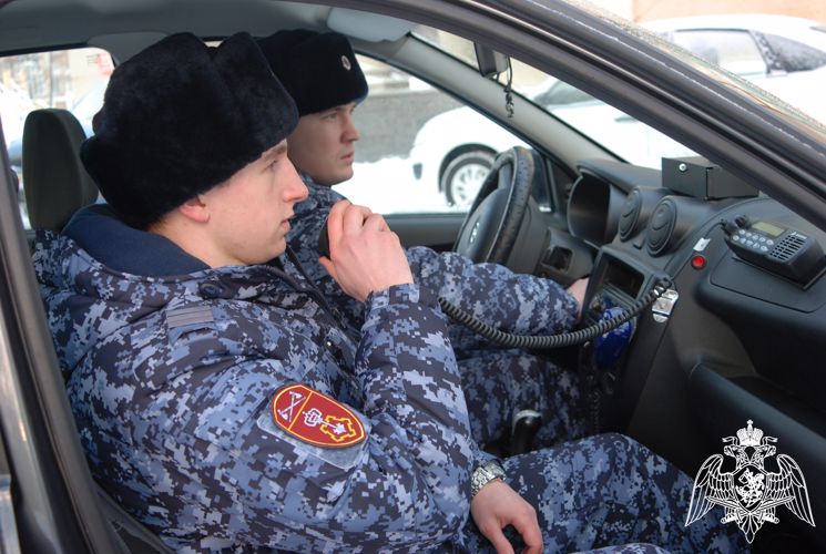 В Кирове вневедомственная охрана Росгвардии проводит прямую линию