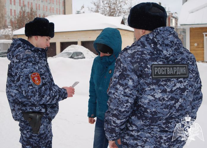 В Кирове росгвардейцы задержали гражданина, находящегося в федеральном розыске 