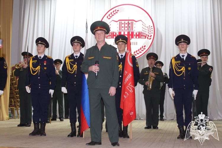 Командир кировского соединения ВНГ РФ поздравил подшефных курсантов с принятием присяги