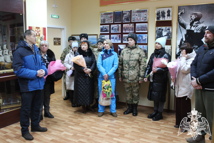 В Кирове росгвардейцы, проходящие военную службу по призыву, отпраздновали День матери вместе со своими родителями