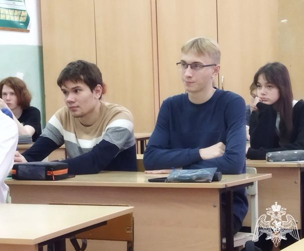 В Кирове росгвардейцы рассказали школьникам о службе во вневедомственной охране