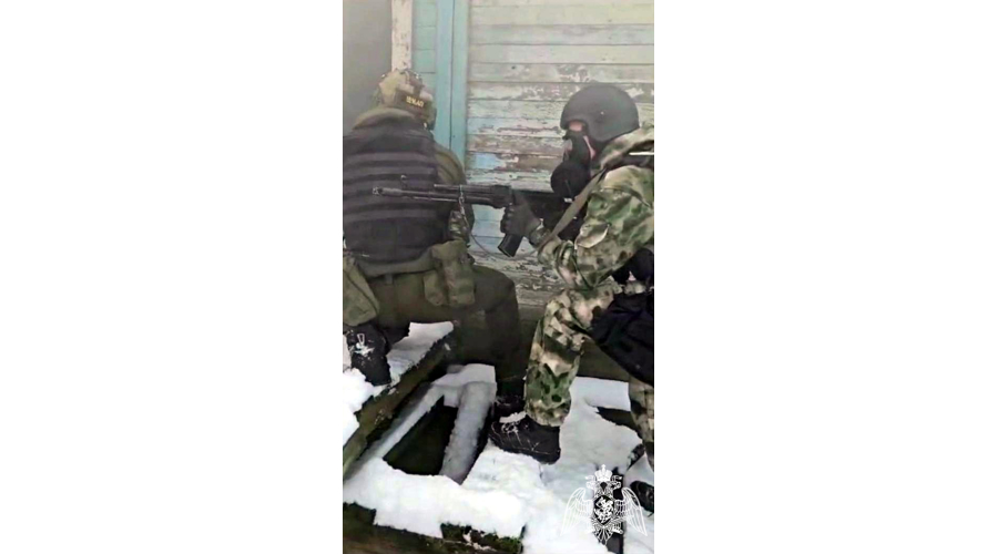 Сотрудники ОМОН «Вятич» отработали навыки по поиску и нейтрализации вооруженных преступников