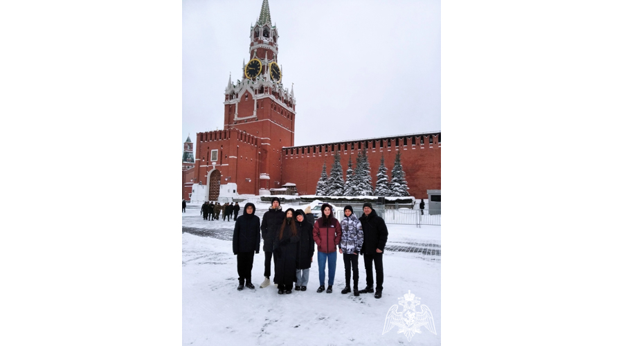 Подшефные кировских росгвардейцев приняли участие в Международном кремлевском кадетском бале