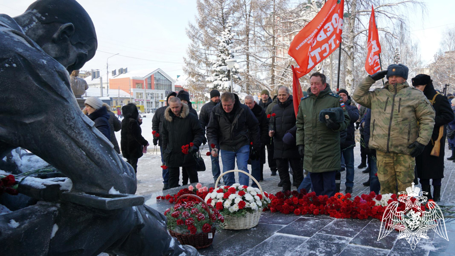 Военнослужащие и ветераны Росгвардии почтили память погибших товарищей