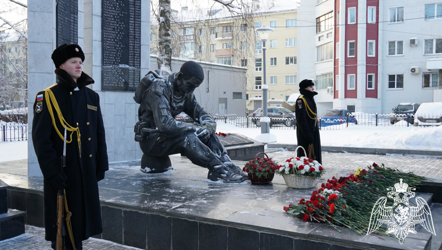 Военнослужащие и ветераны Росгвардии почтили память погибших товарищей