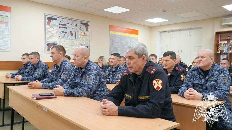 Начальник Управления Росгвардии по Кировской области поздравил личный состав с наступающим Новым годом и Рождеством