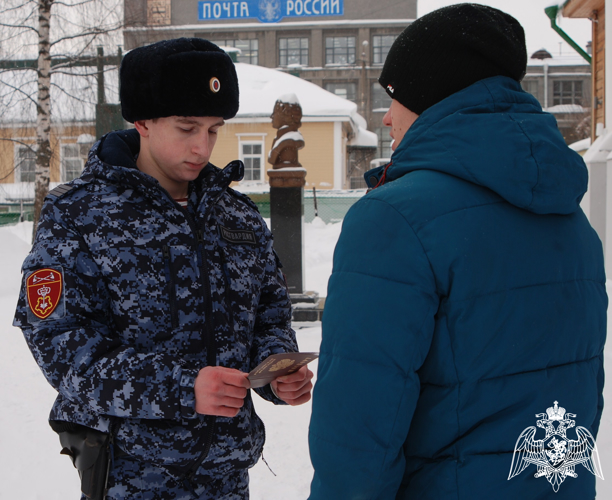 В Кирове росгвардейцы задержали подозреваемого в краже бензопилы