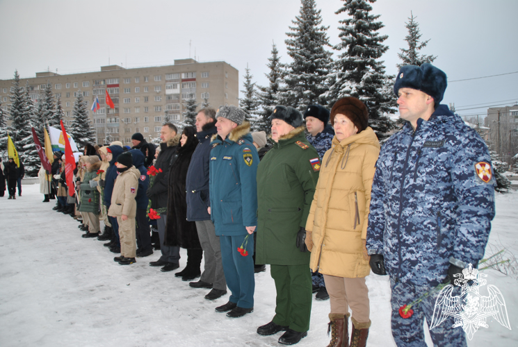 В Кирове росгвардейцы приняли участие в памятном митинге в парке Победы