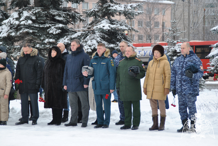 В Кирове росгвардейцы приняли участие в памятном митинге в парке Победы