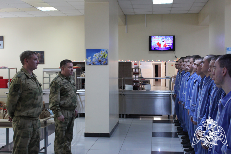 Дед Мороз специального назначения поздравил военнослужащих, находящихся на лечении в Кировском военном госпитале, с Новым годом