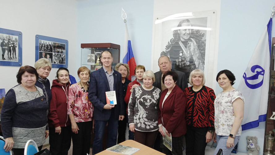 Ветеран Росгвардии Владимир Помаскин провел беседу для ветеранов, посвящённую Дню Конституции России