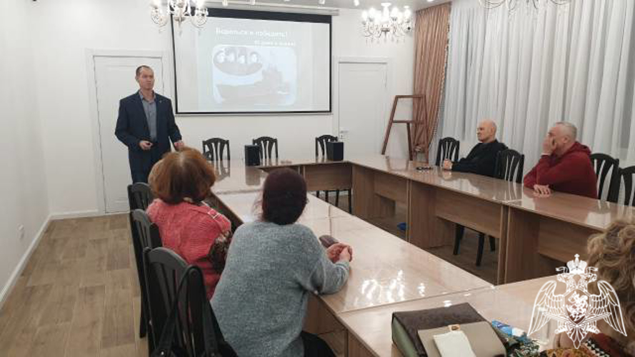 Ветераны Росгвардии провели позновательно-просветительские беседы для кировчан