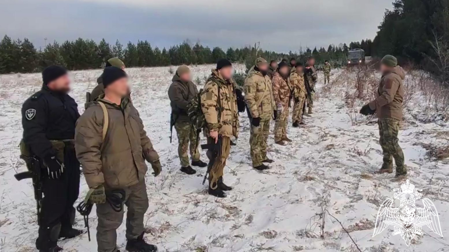 Сотрудники ОМОН «Вятич» отработали навыки по поиску и нейтрализации вооруженных преступников