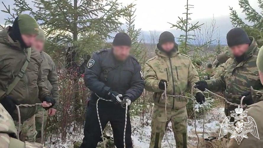 Сотрудники ОМОН «Вятич» отработали навыки по поиску и нейтрализации вооруженных преступников