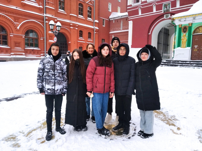 Подшефные кировских росгвардейцев приняли участие в Международном кремлевском кадетском бале