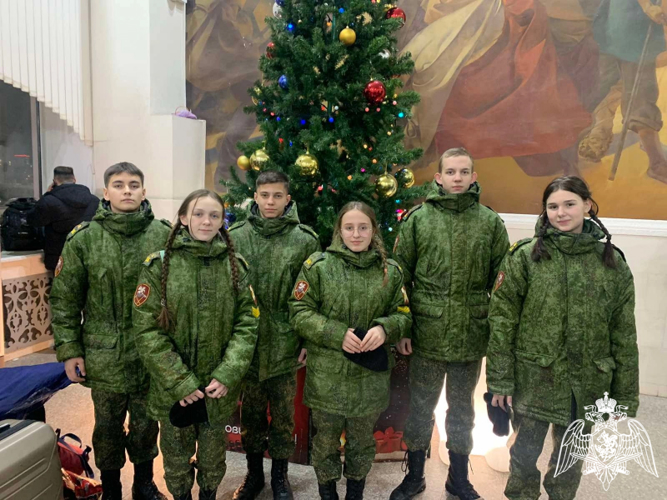 Подшефные кировских росгвардейцев приняли участие в Международном кремлевском кадетском бале