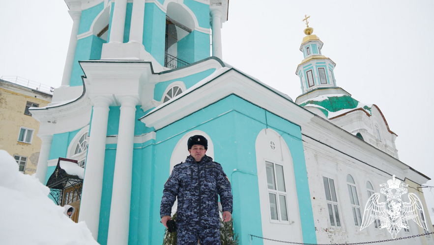 В Кировской области росгвардейцы обеспечили безопасность граждан во время крещенских богослужений