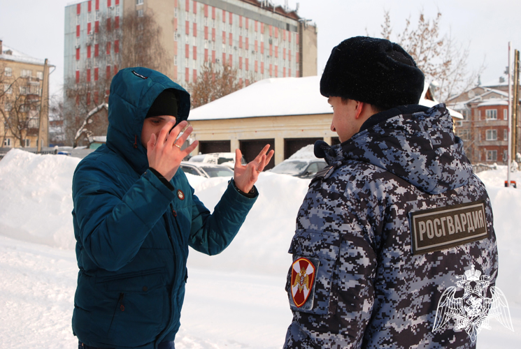 В кирово-чепецком кафе росгвардейцы задержали гражданина, находящегося в розыске
