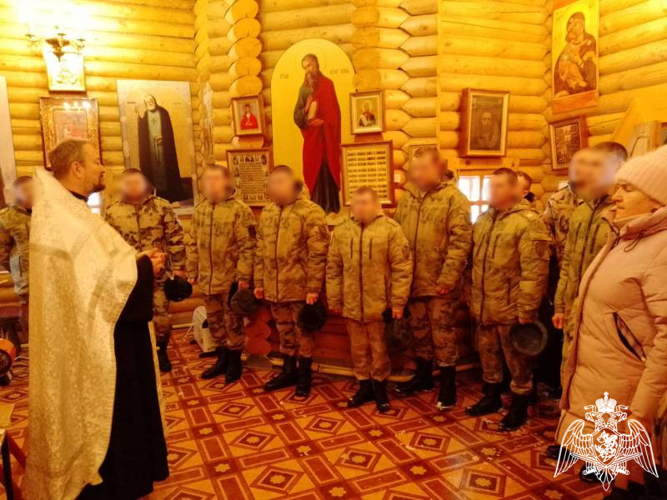 В Кирове военнослужащие Росгвардии приняли участие в праздничном молебне в честь Крещения Господня