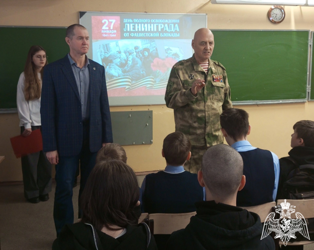 В Кирове ветераны Росгвардии провели для школьников беседу, посвященную 80-летию снятия блокады Ленинграда