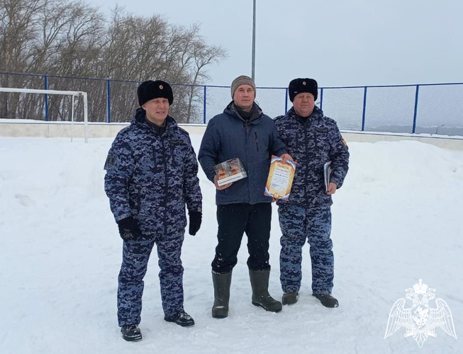 В Кирове прошел турнир по хоккею на валенках среди сотрудников вневедомственной охраны Росгвардии