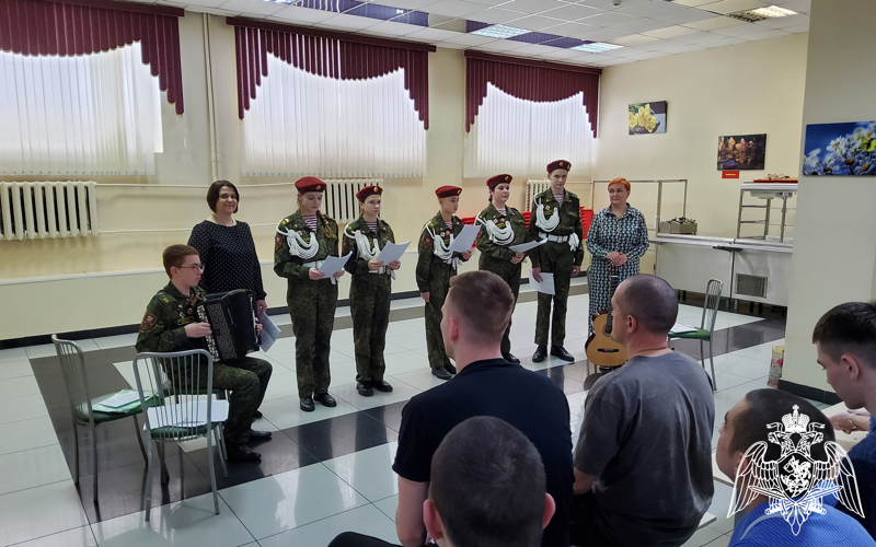 В Кирове подшефные кадеты Росгвардии поздравили росгвардейцев, находящихся на лечении, с Днем защитника Отечества