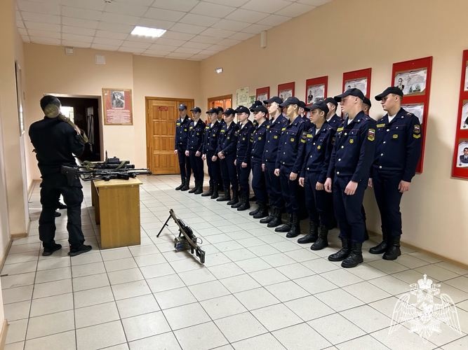 Курсанты подшефного колледжа побывали в гостях у ОМОН "Вятич" Росгвардии