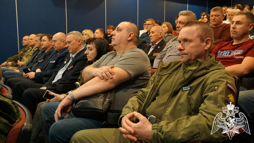 В Кирове росгвардейцы посетили предпремьерный показ фильма «Позывной «Пассажир»