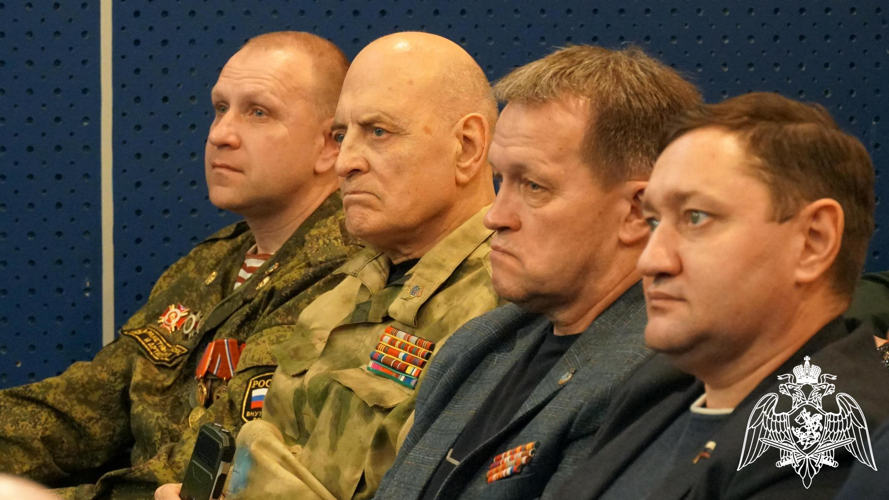 В Кирове росгвардейцы посетили предпремьерный показ фильма «Позывной «Пассажир»