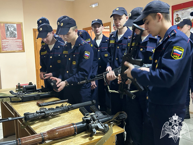 Курсанты подшефного колледжа побывали в гостях у ОМОН "Вятич" Росгвардии