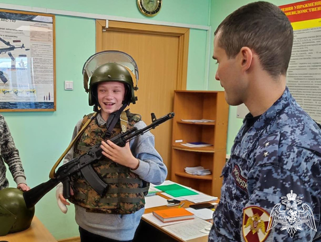 В Кирове в отделе вневедомственной охраны прошел День открытых дверей