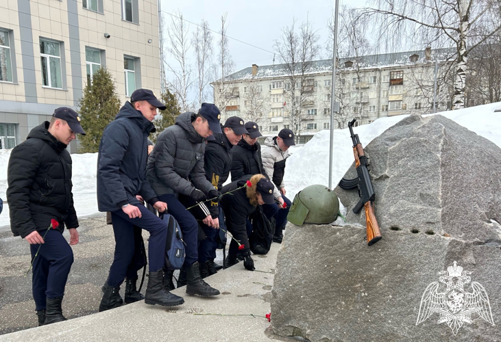 Курсанты подшефного колледжа побывали в гостях у ОМОН "Вятич" Росгвардии