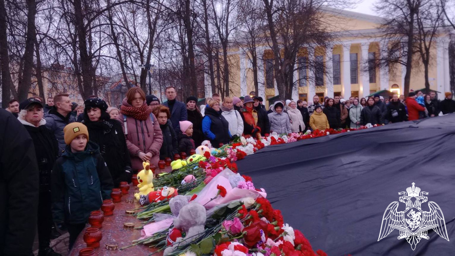 В Кирове росгвардейцы присоединились к траурной акции в память о погибших в «Крокус Сити Холле»  
