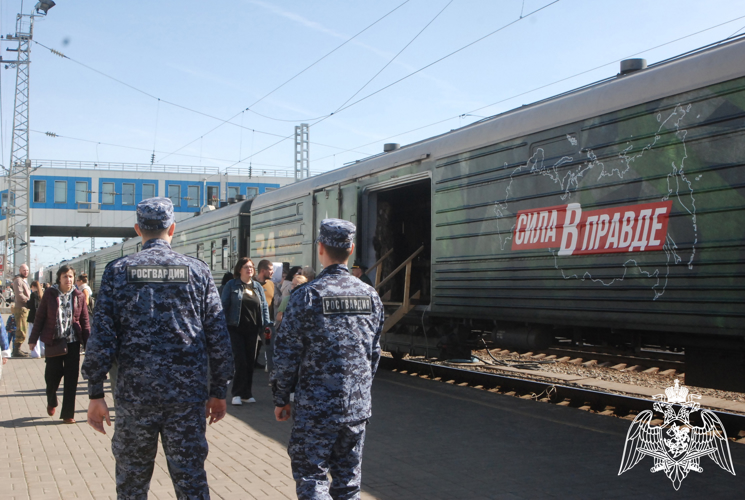 Росгвардейцы приняли участие в охране общественного порядка во время пребывания поезда "Сила в правде" в Кирове