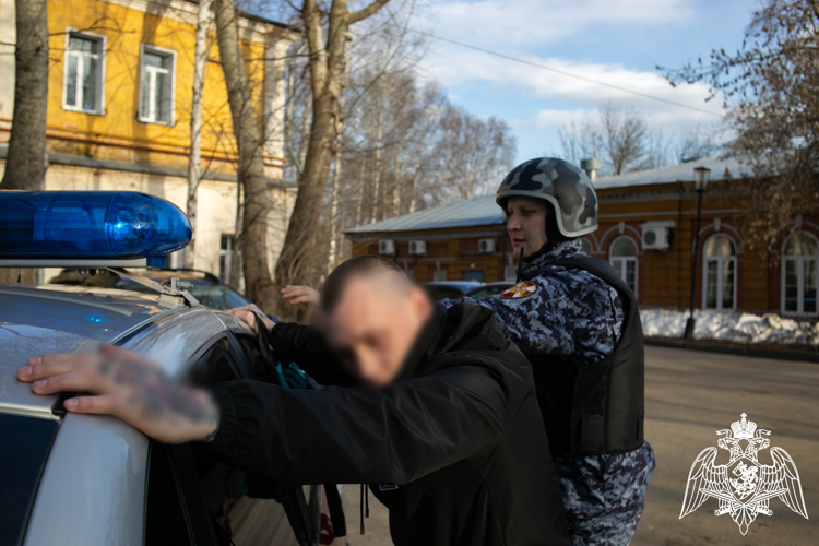 В Кирове росгвардейцы пресекли драку и задержали подозреваемого в нанесении побоев